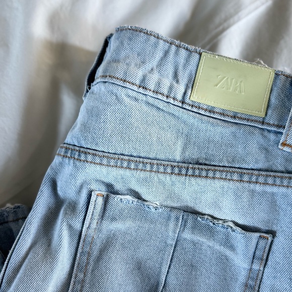 Zara Wide-Leg Light Wash Jeans - Picture 4 of 4
